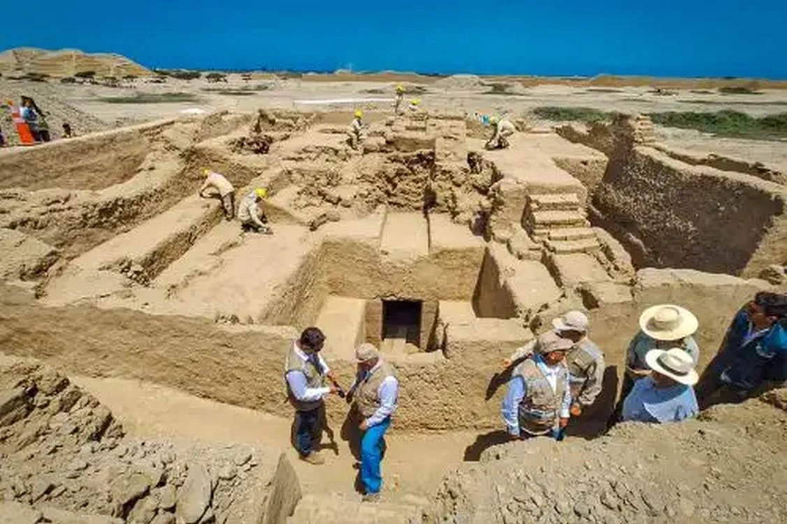 Unspoiled 600-Year-Old Chimú Tomb Uncovered in Peru: Hailed as the "Discovery of the Decade"